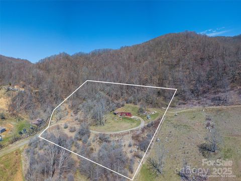 323 Morris Road Clyde NC 28721