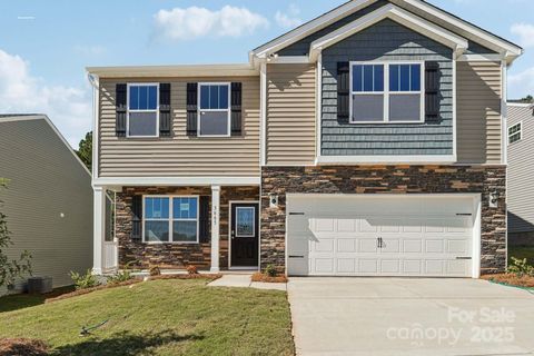 Photo of 6720 Barcelona Way, Charlotte, NC 28214 (MLS # 4314384)