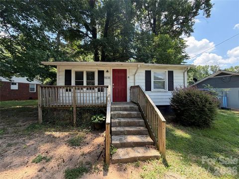 Photo of 9235 Kendall Drive, Charlotte, NC 28214 (MLS # 4393317)