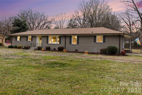 Photo of 9211 Mt Holly-Huntersville Road, Huntersville, NC 28078 (MLS # 4346496)
