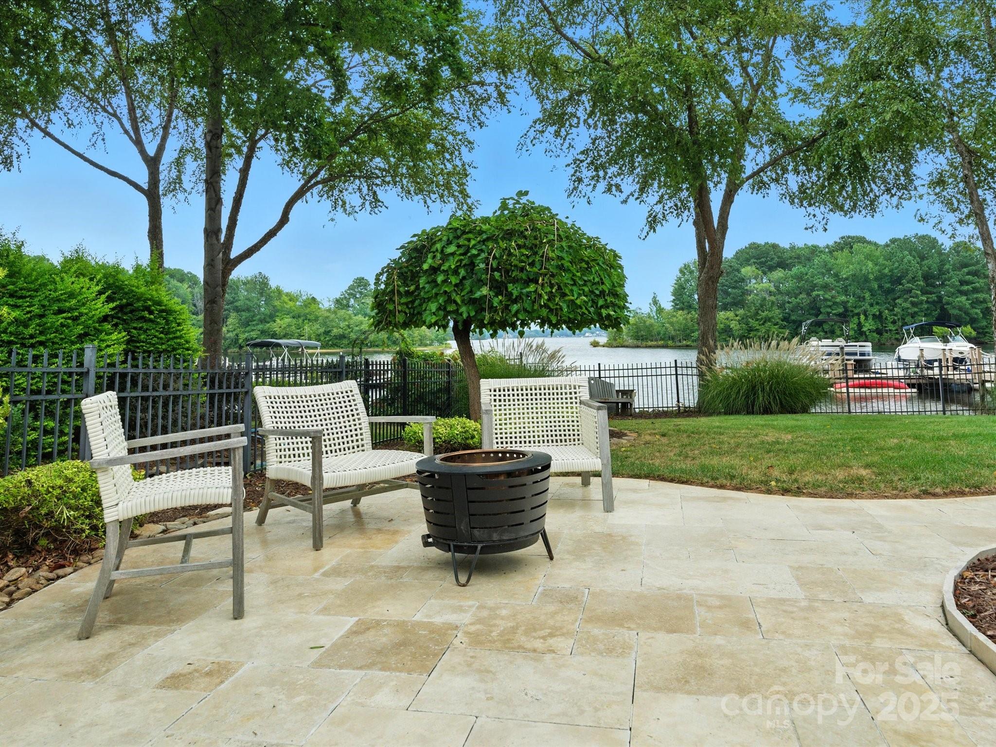 The Peninsula - Residential