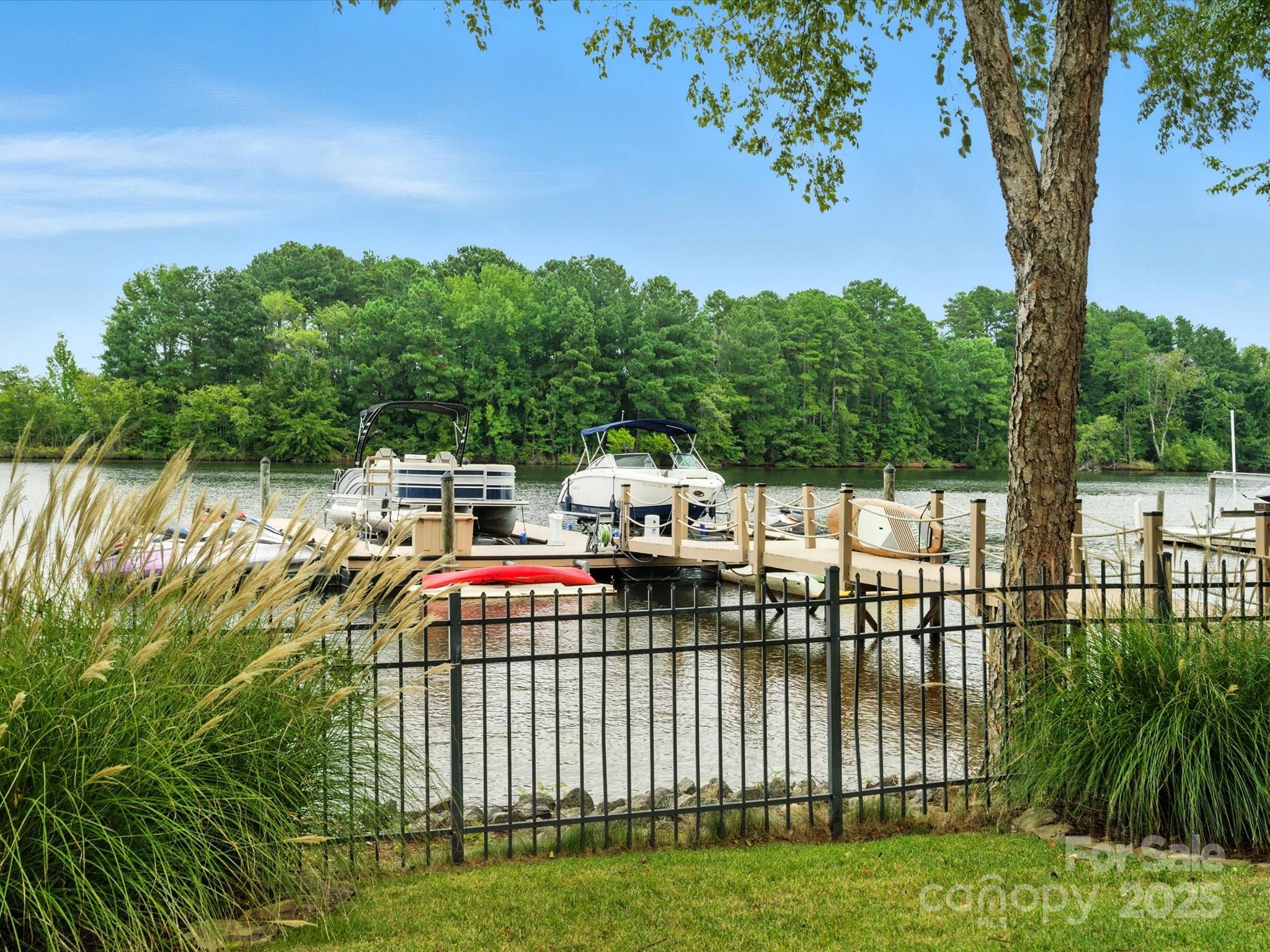 The Peninsula - Residential