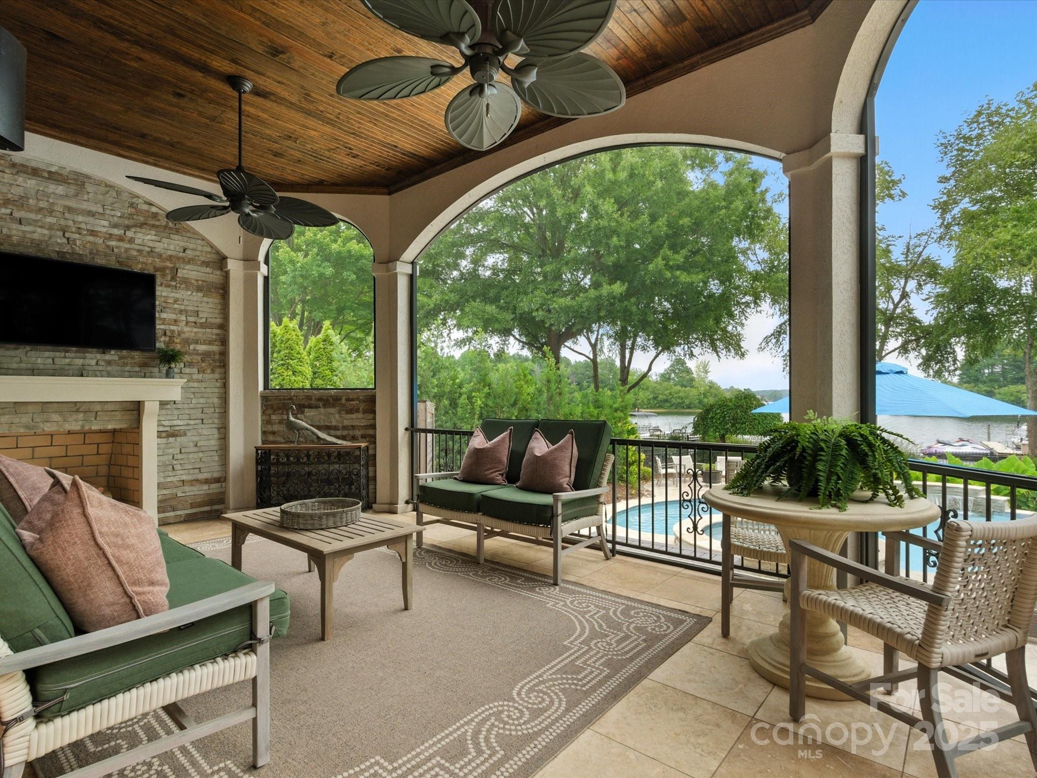 The Peninsula - Residential