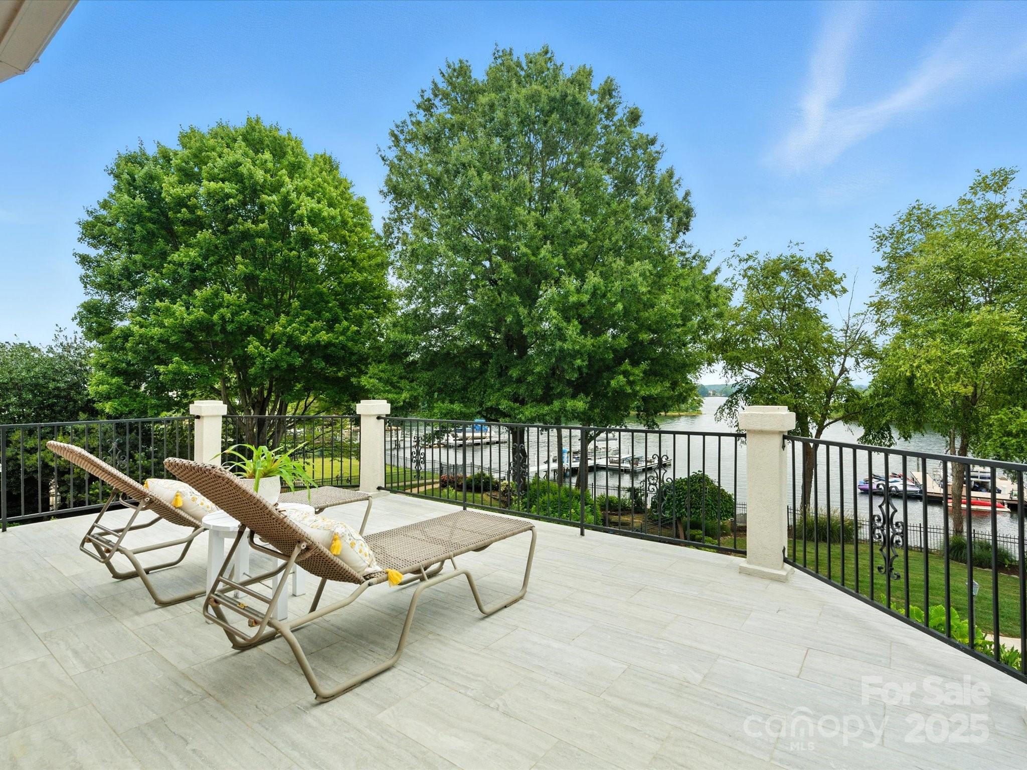 The Peninsula - Residential