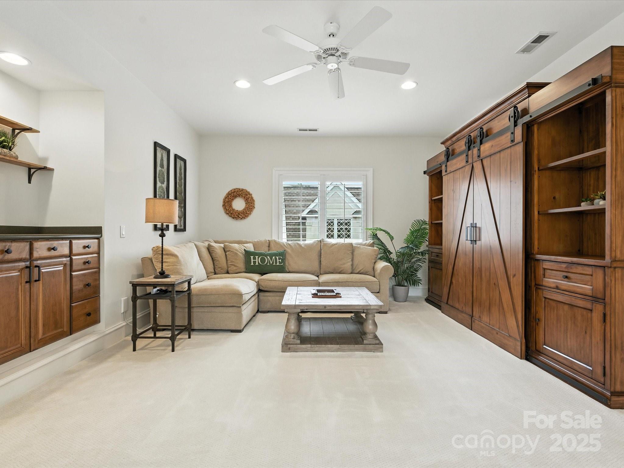 The Peninsula - Residential