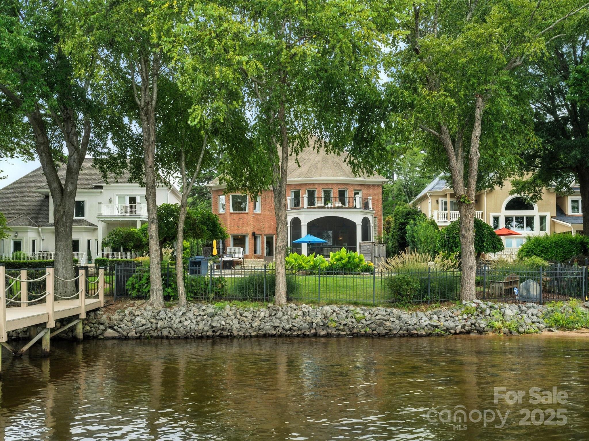 The Peninsula - Residential