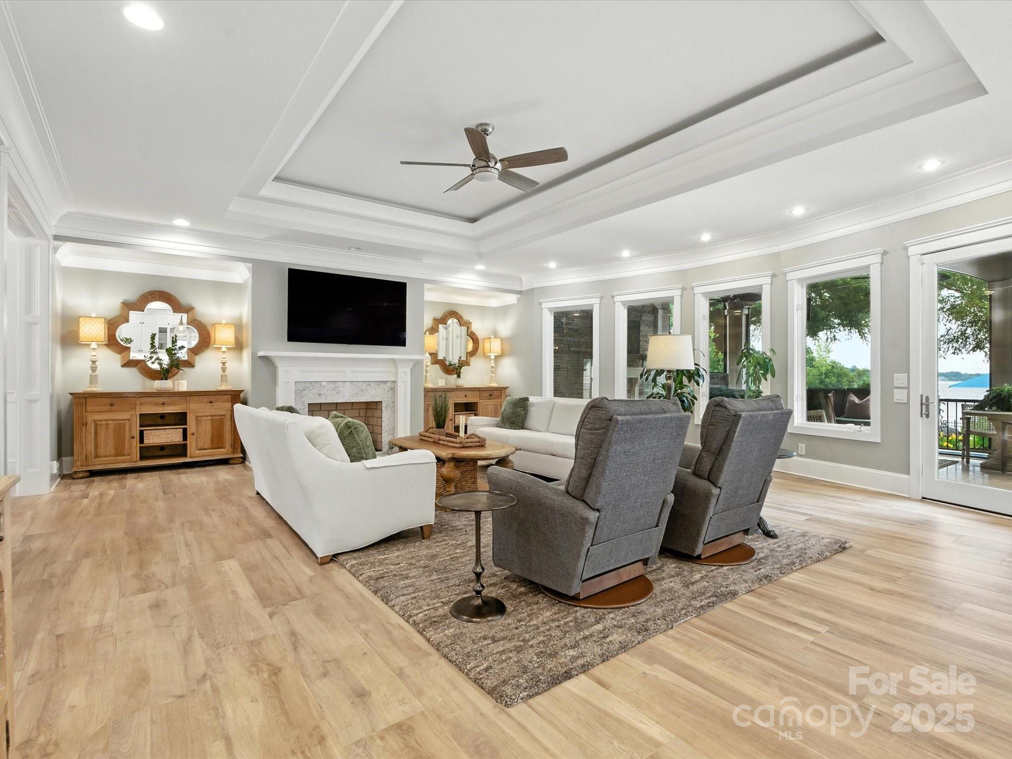 The Peninsula - Residential