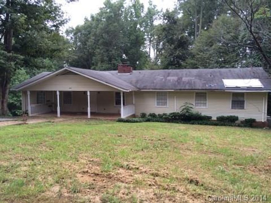 Country living at it's best with convenient access to highways, the airport and Lake Wylie. Property needs work but has a lot of space. Study has a closet so it could be a 5th bedroom. Rocking chair front porch, wood burning fireplace in Den, hardwood floors, large wooded yard. Built-ins in Dining Room and Study. Property sold as-is.