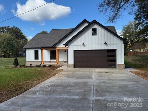 Photo of 77 2nd Avenue SE, Taylorsville, NC 28681 (MLS # 4317634)