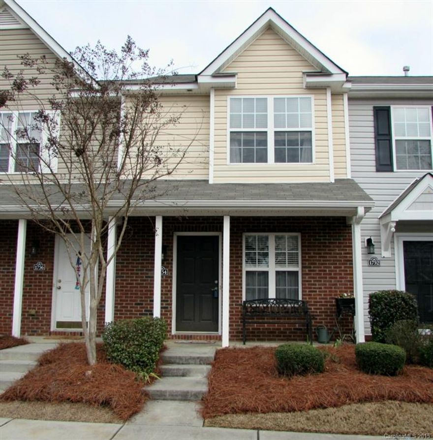 Well maintained 2BR/2.1BA townhome that is move in ready. Home features open living room to kitchen and dining, laminate flooring on main, split bedroom plan, outdoor seating and room for growing plants. Neighborhood offers sidewalks and pool. Conveniently located to I-77, dining and shopping.