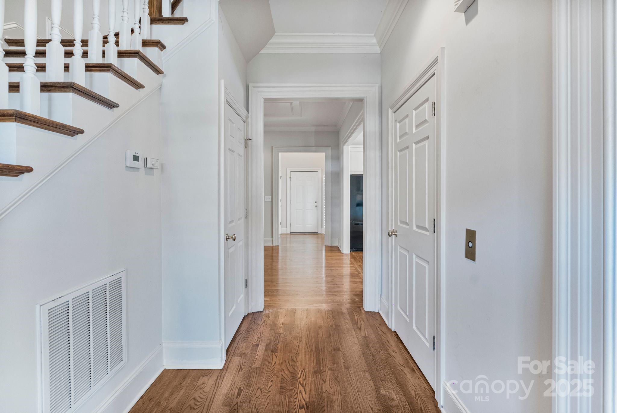 1131 S Kings Drive