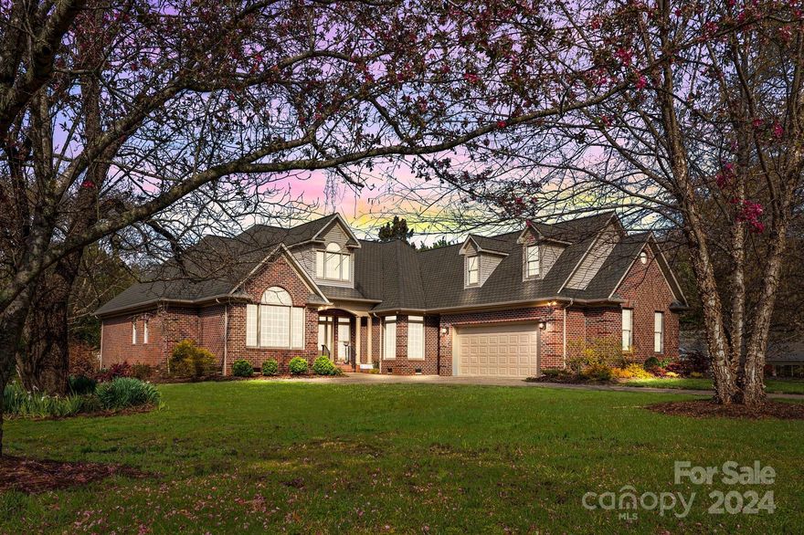 Meticulously maintained 3BR-2.5BA home presented in the heart of Faith, NC! Exceptional living space is featured in this single story home with a bonus room. Front living room, full size dining room and large family room. Gourmet kitchen boasts stainless steel appliances, quartz counter tops, bar top area for barstools and open breakfast nook. Split floorplan offers 2 guest bedrooms, a full size bathroom and half back on one side and the primary bedroom with a full size bathroom on the opposite side. The primary is designed to impress with a double vanity, soaking tub, walk-in tile shower with seating and walk-in closet!! The house truly displays detail and top notch design to every room. Schedule your showing today and be ready to call this one HOME!