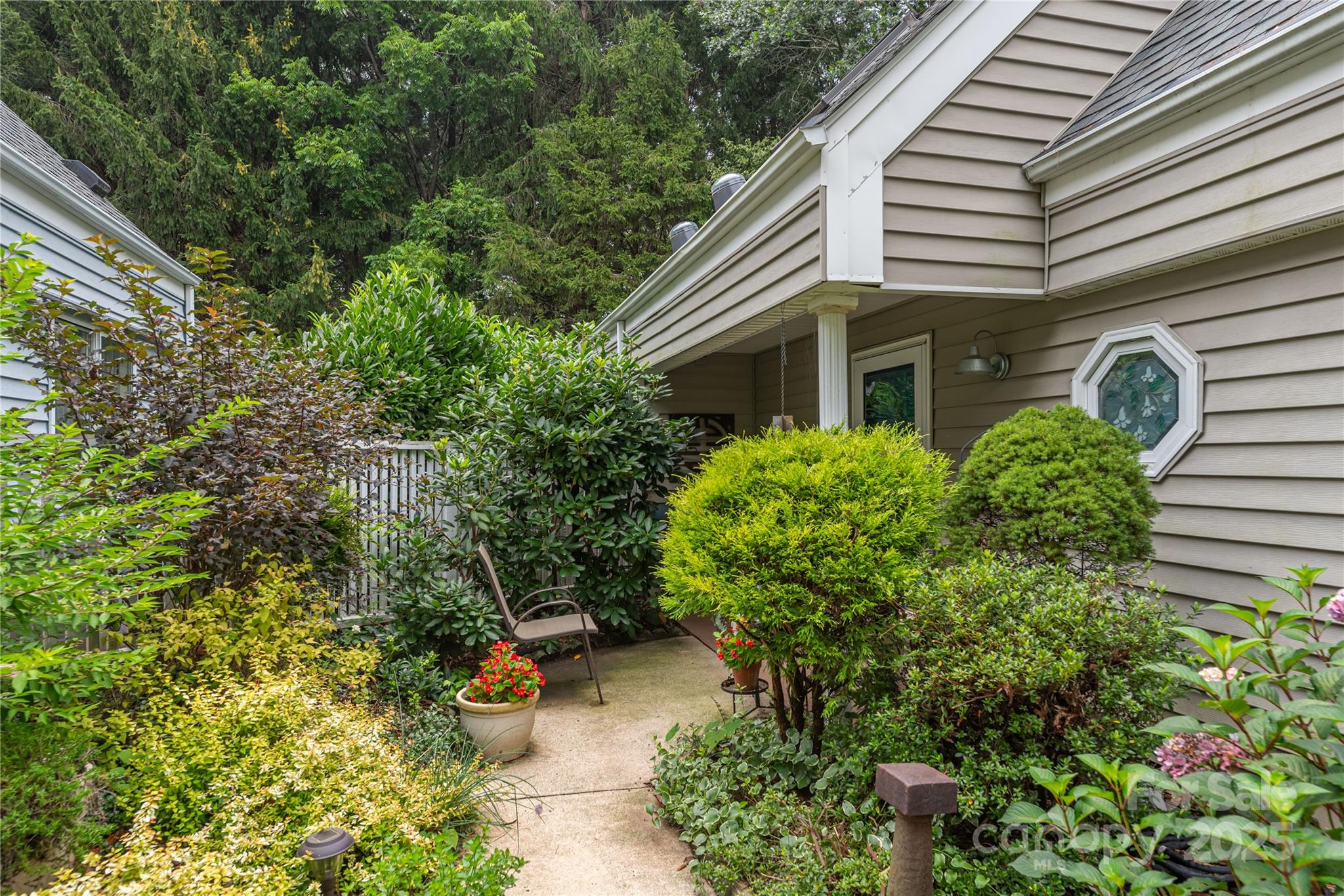 2 Stuart Circle