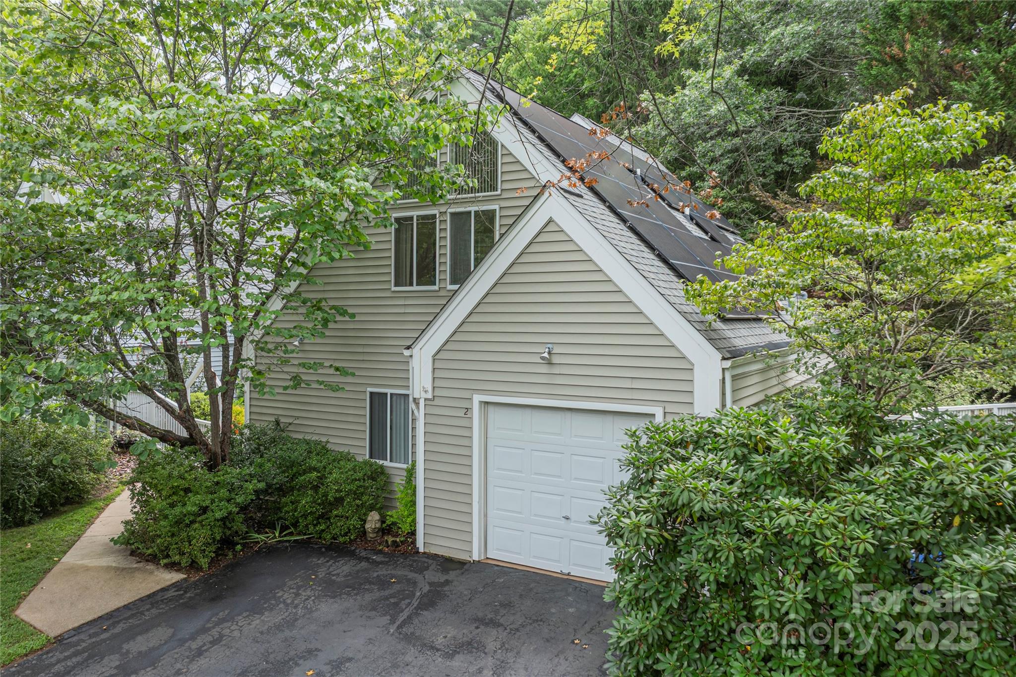 2 Stuart Circle