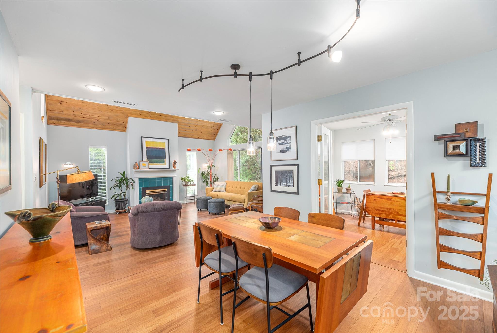 2 Stuart Circle