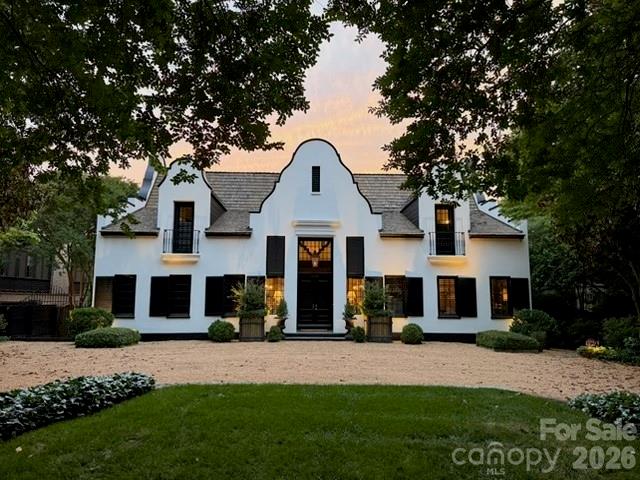 1516 Queens Road W