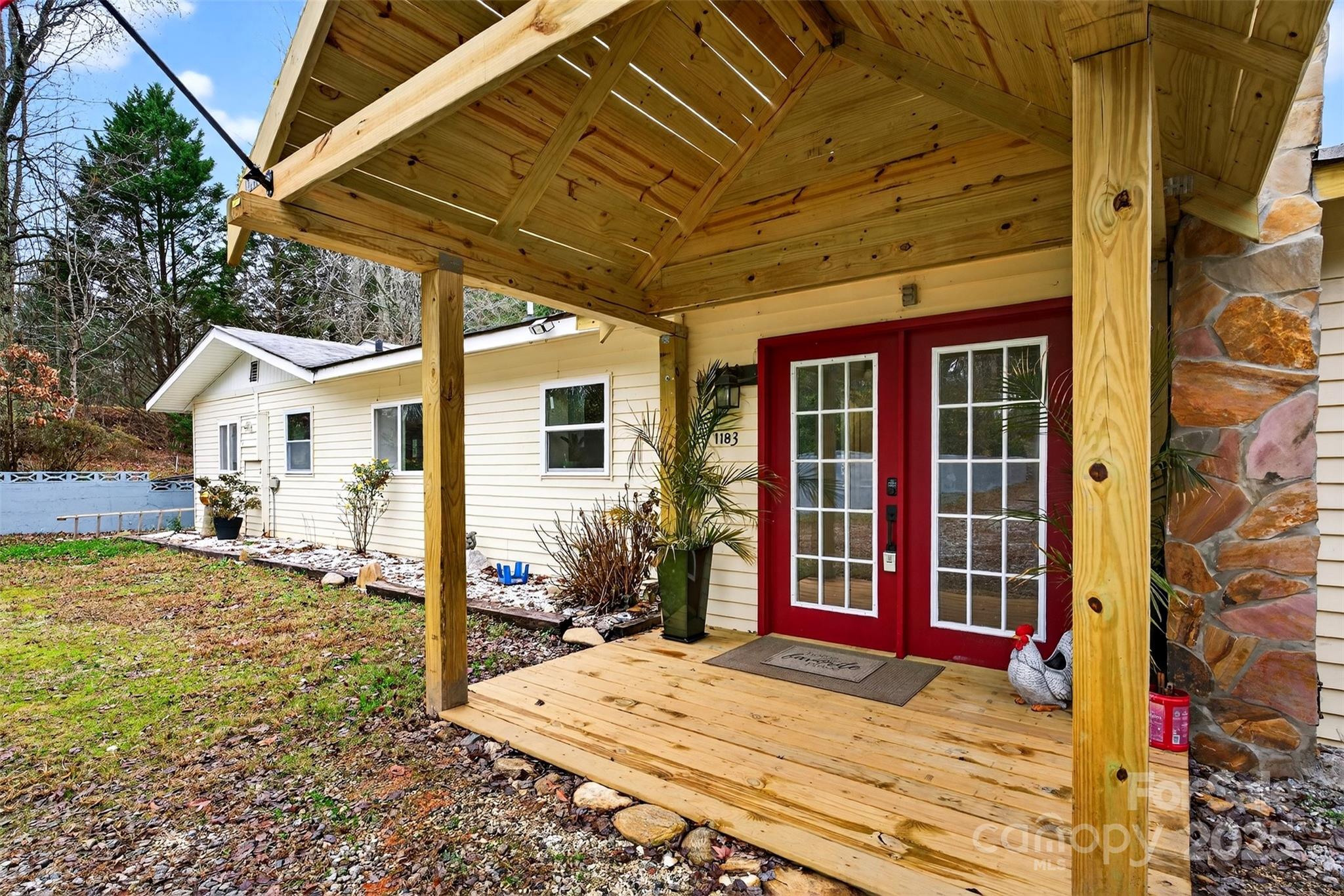 1183 Sandy Plains Road