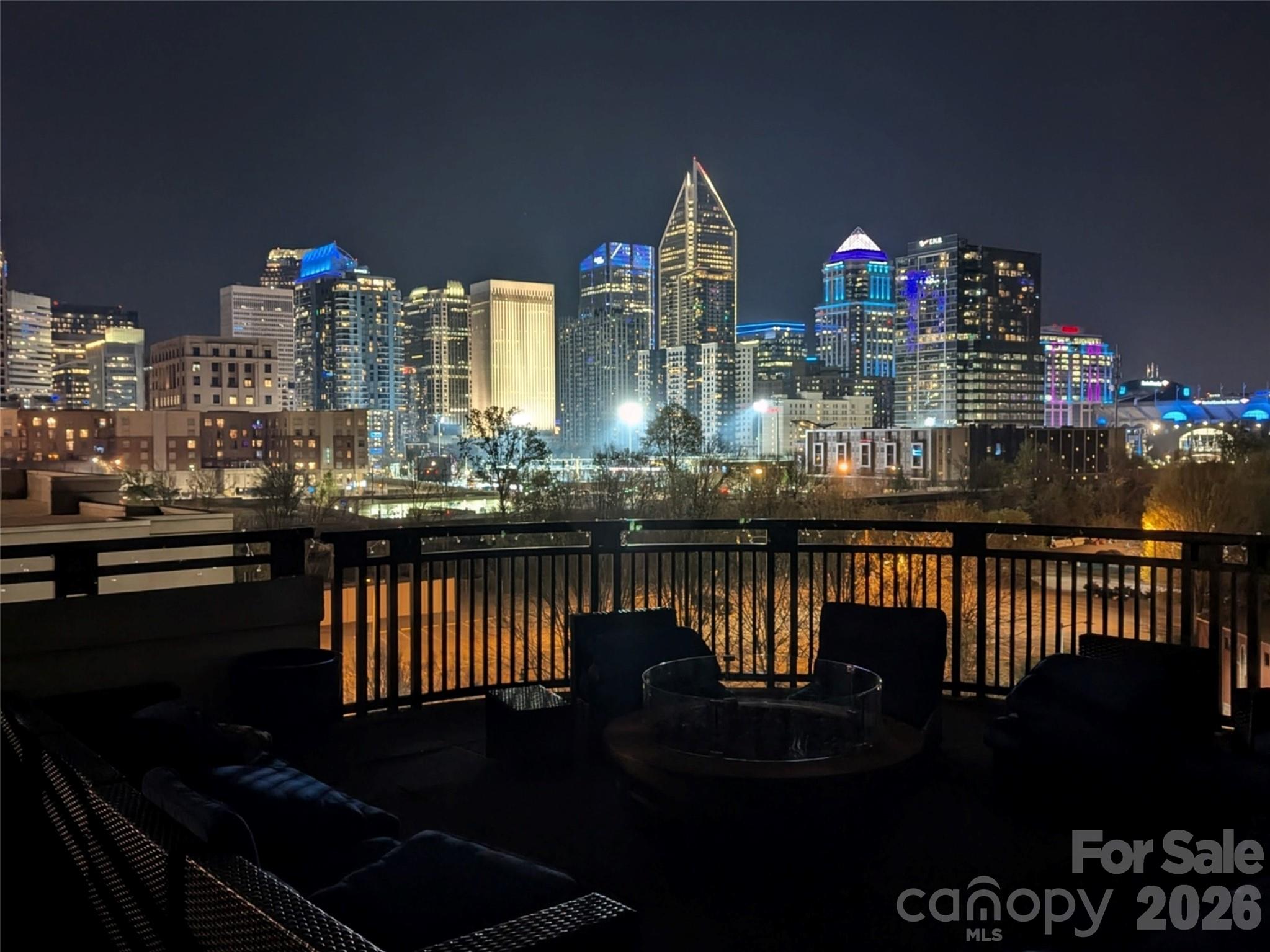 718 W Trade Street 803