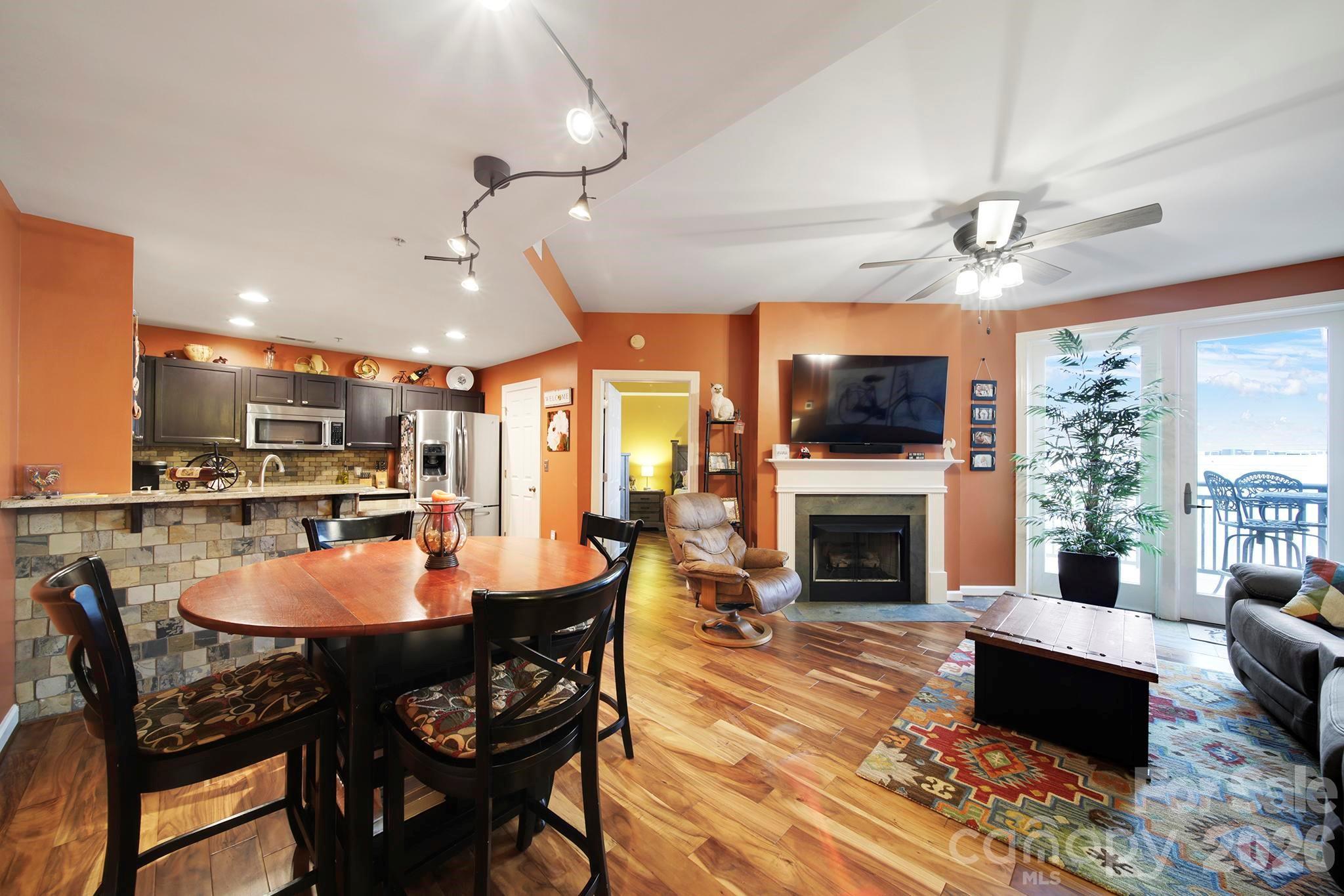 718 W Trade Street 803