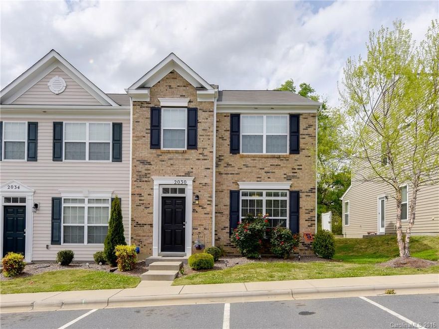 Don's miss this well maintained corner unit townhouse in The Mews at Laurel Valley. Over 1800 sq.ft. of space with an open floor plan and lots of upgrades. Less than 8 miles to Uptown and convenient to highways, dining and shopping.  Kitchen has 42" cabinets and granite.  Main floor has tall ceilings and hardwoods. Master bedroom has tray ceilings and spacious bathroom. Home has nice side yard and private patio in back. Upstairs has open loft and 2 bedrooms. Move in ready. Large community pool.