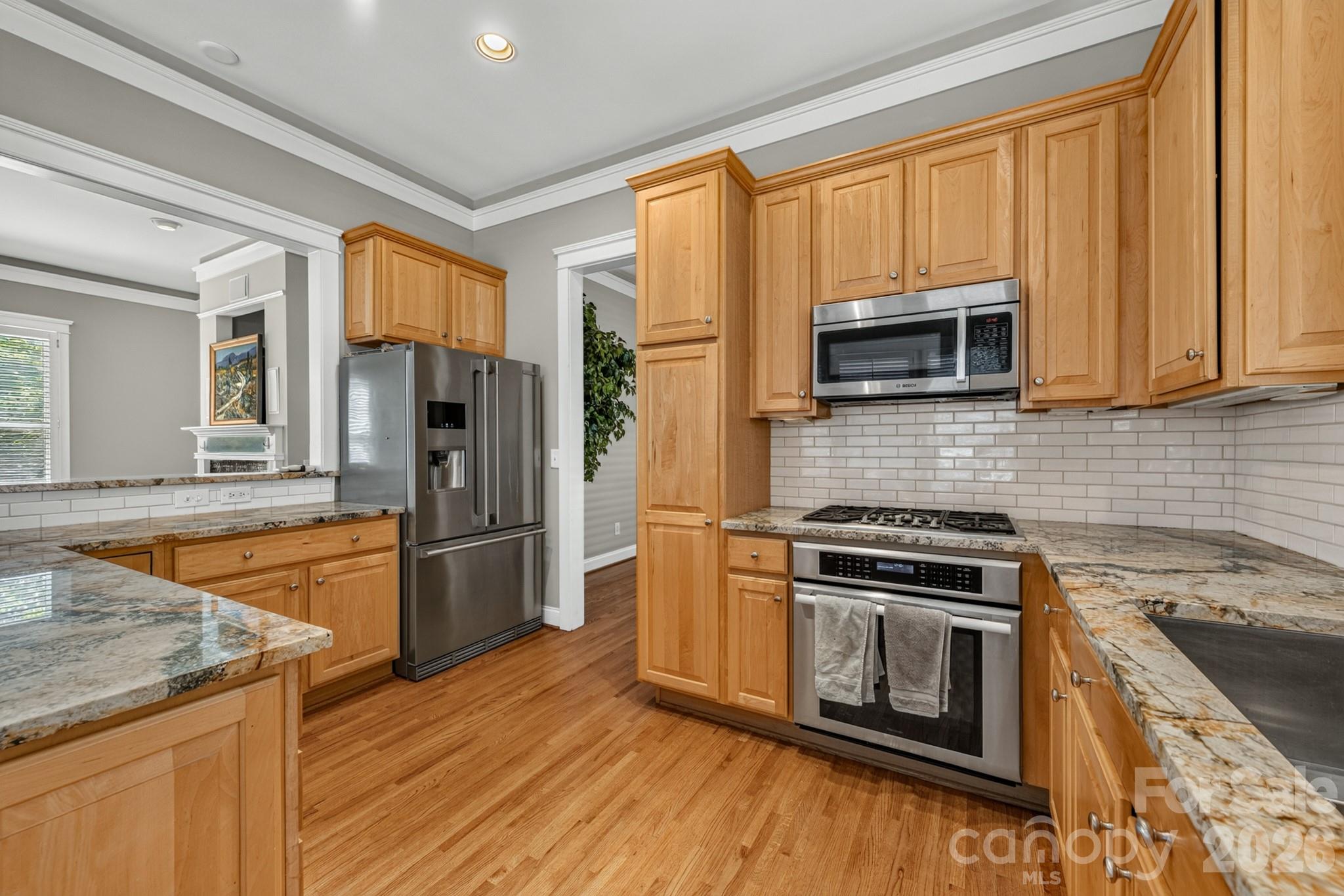 727 E 9th Street