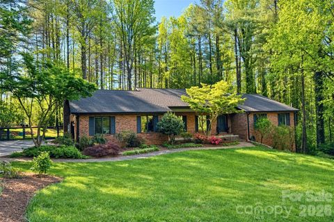 Photo of 9 Westbridge Drive, Hendersonville, NC 28739 (MLS # 4371220)