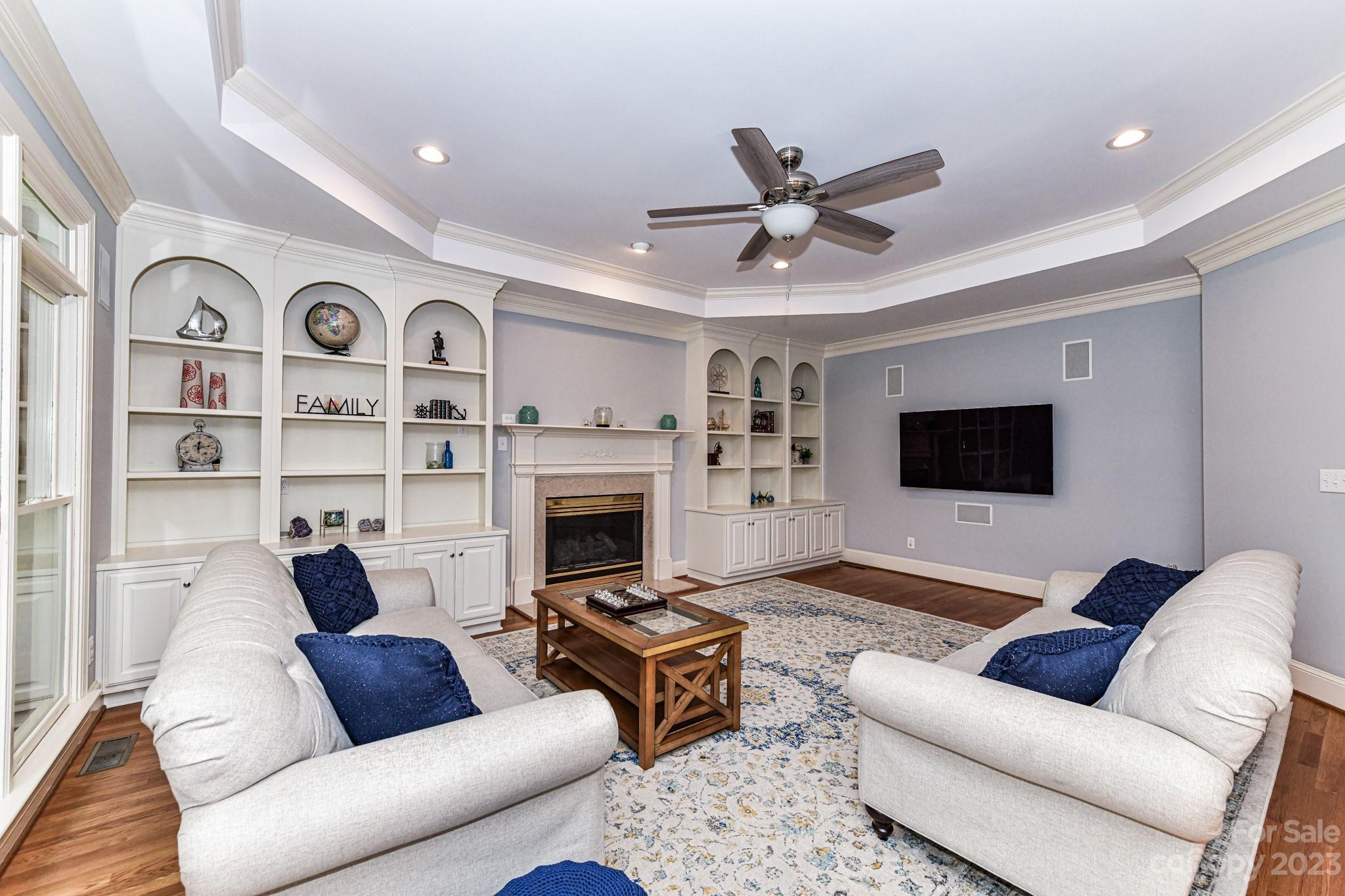 The Peninsula - Residential