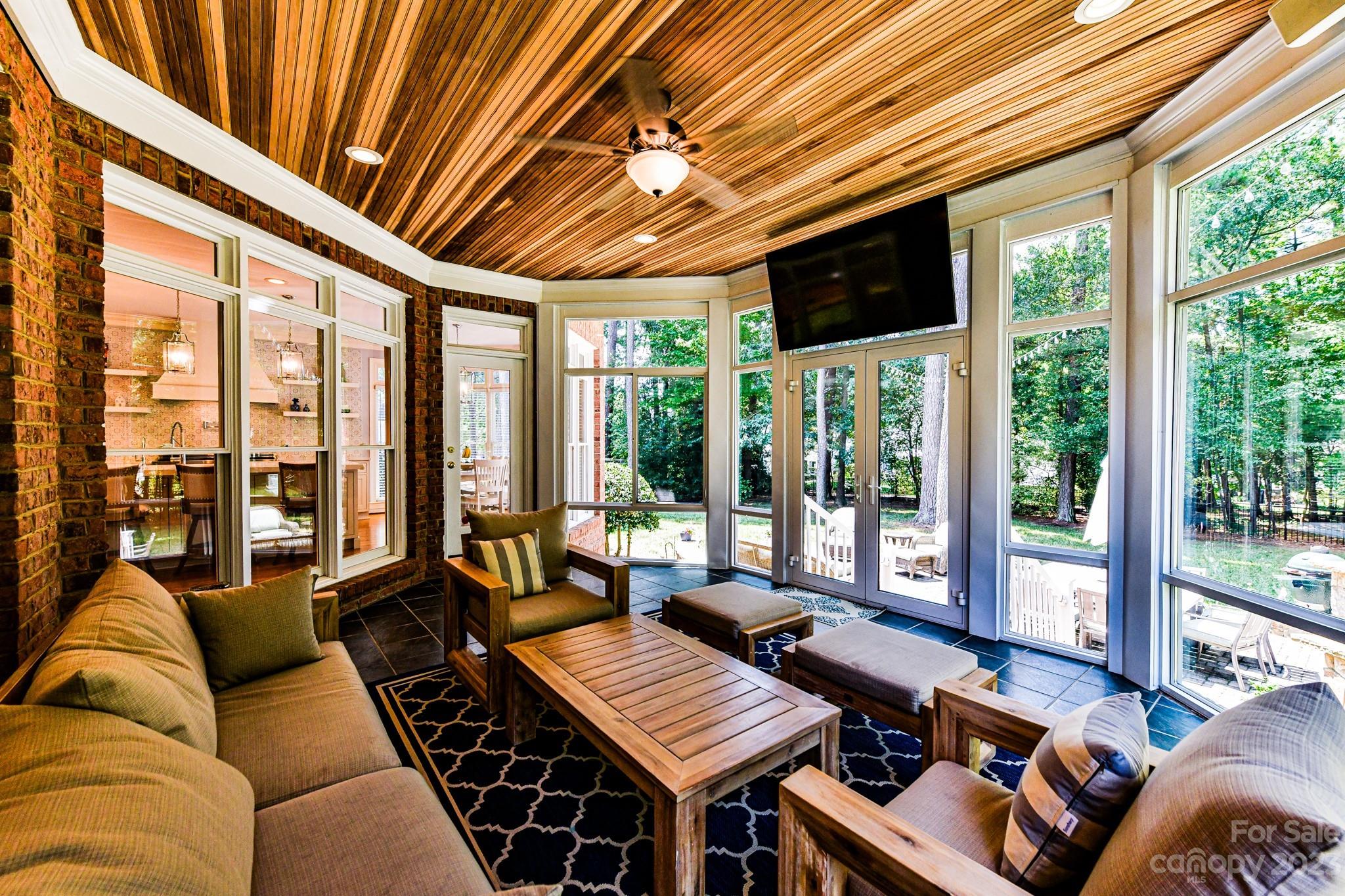 The Peninsula - Residential