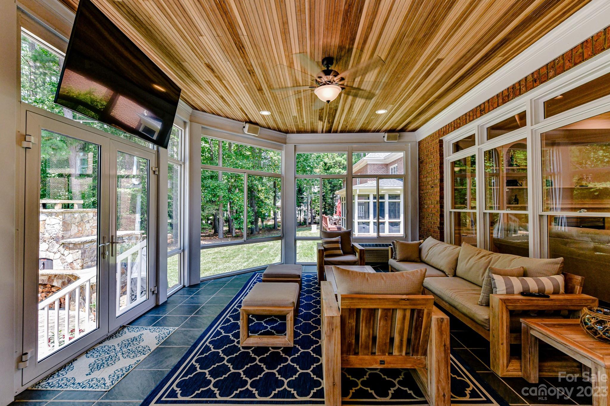 The Peninsula - Residential