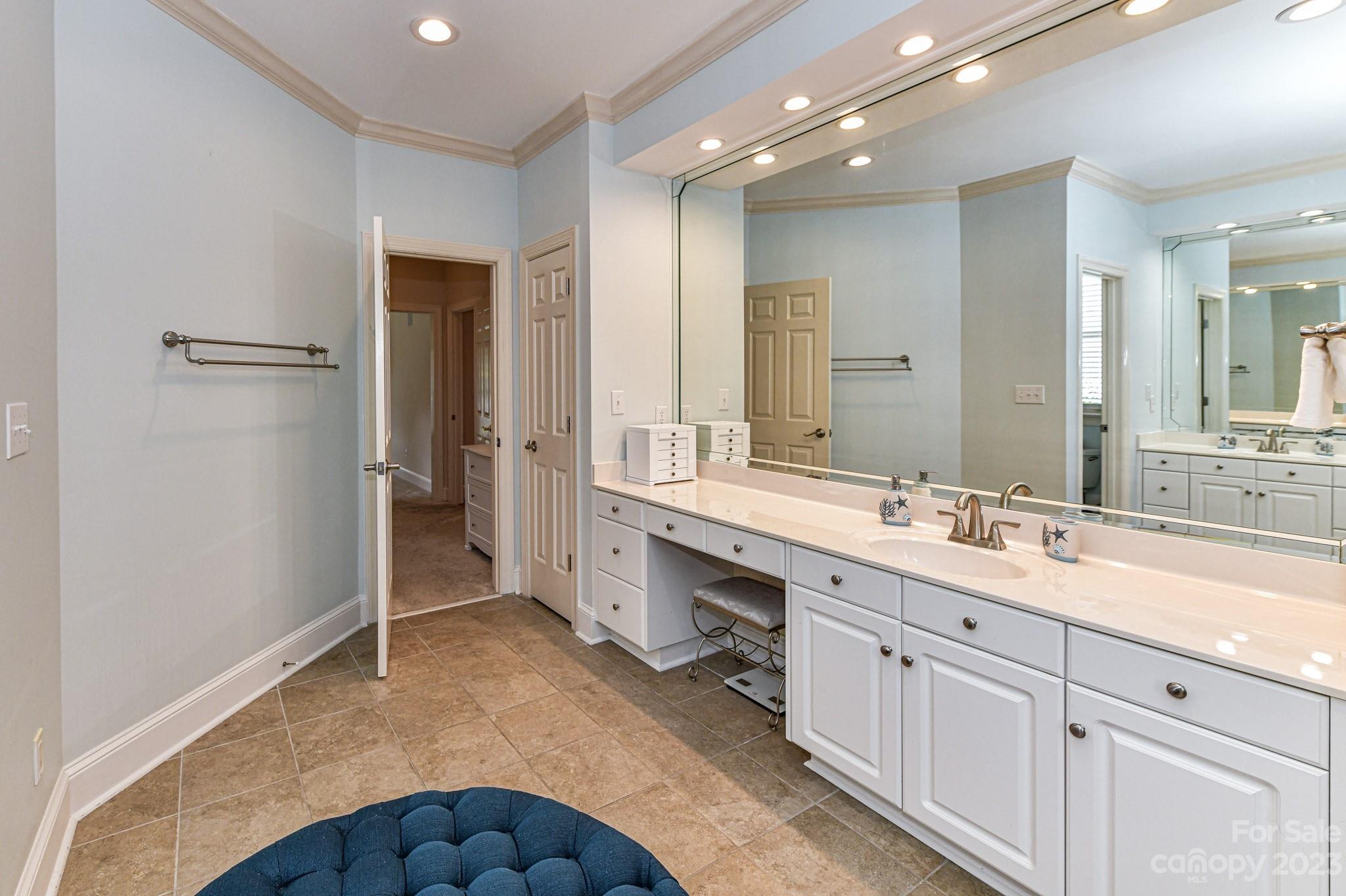 The Peninsula - Residential