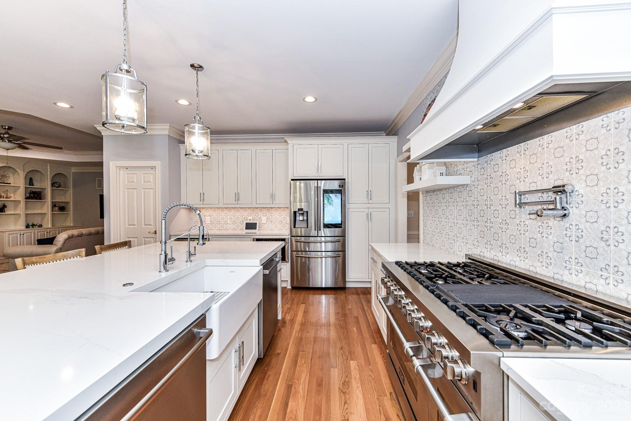 The Peninsula - Residential