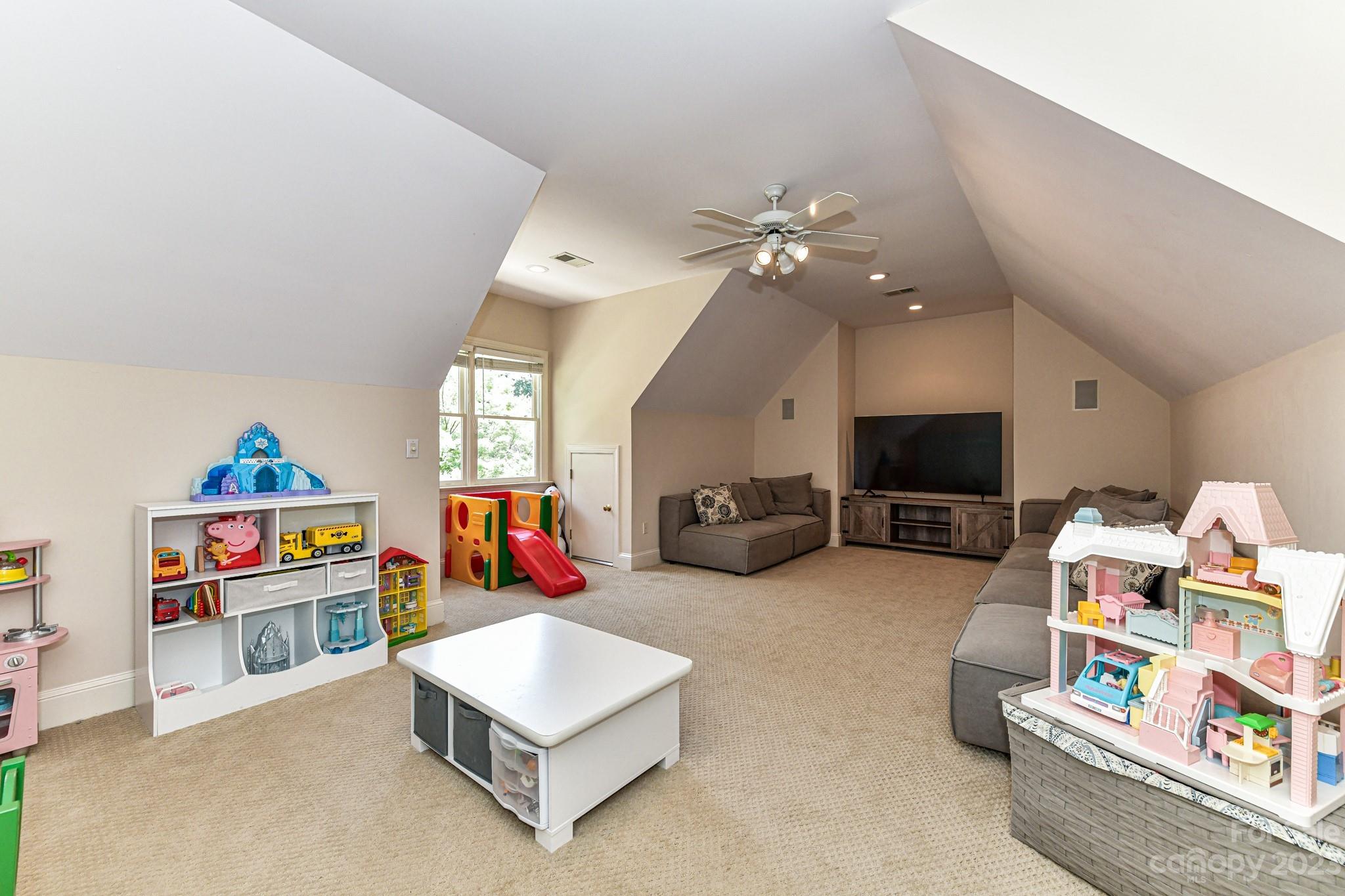 The Peninsula - Residential