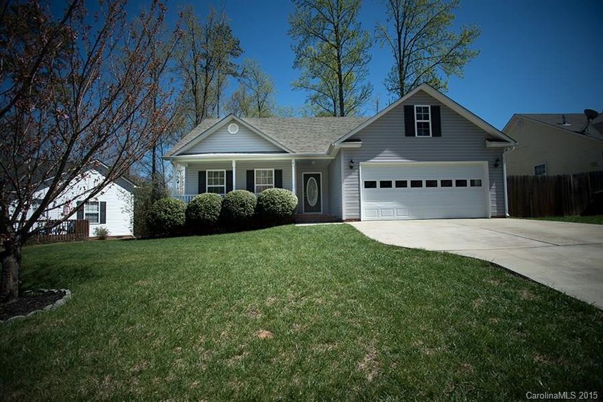 You’re going to call this little beauty home!  Large GreatRoom w/Corner Gas Fireplace and HW floors.  Kitchen and Breakfast open to elevated deck with a peek-a-boo view of Lake Wylie and beautifully landscaped back yard w/privacy fence and storage building.  Spacious Master w/tray ceiling and Bath w/double vanity.  Remaining bedrooms have walk-in closets.  Heated & Cooled Garage.  Side yard enclosed for trailer storage or Dog Run.  A must see!