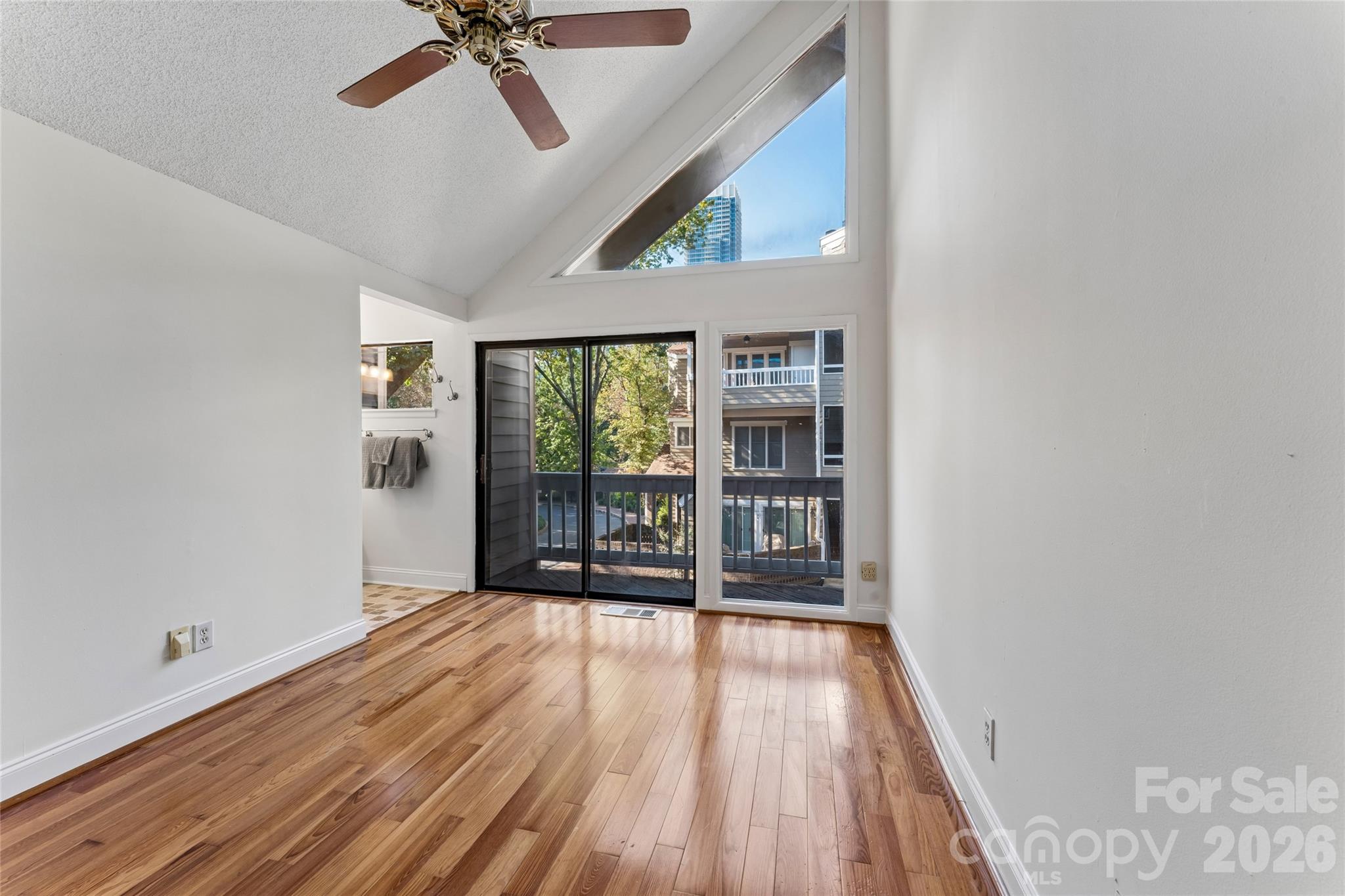 422 W 8th Street