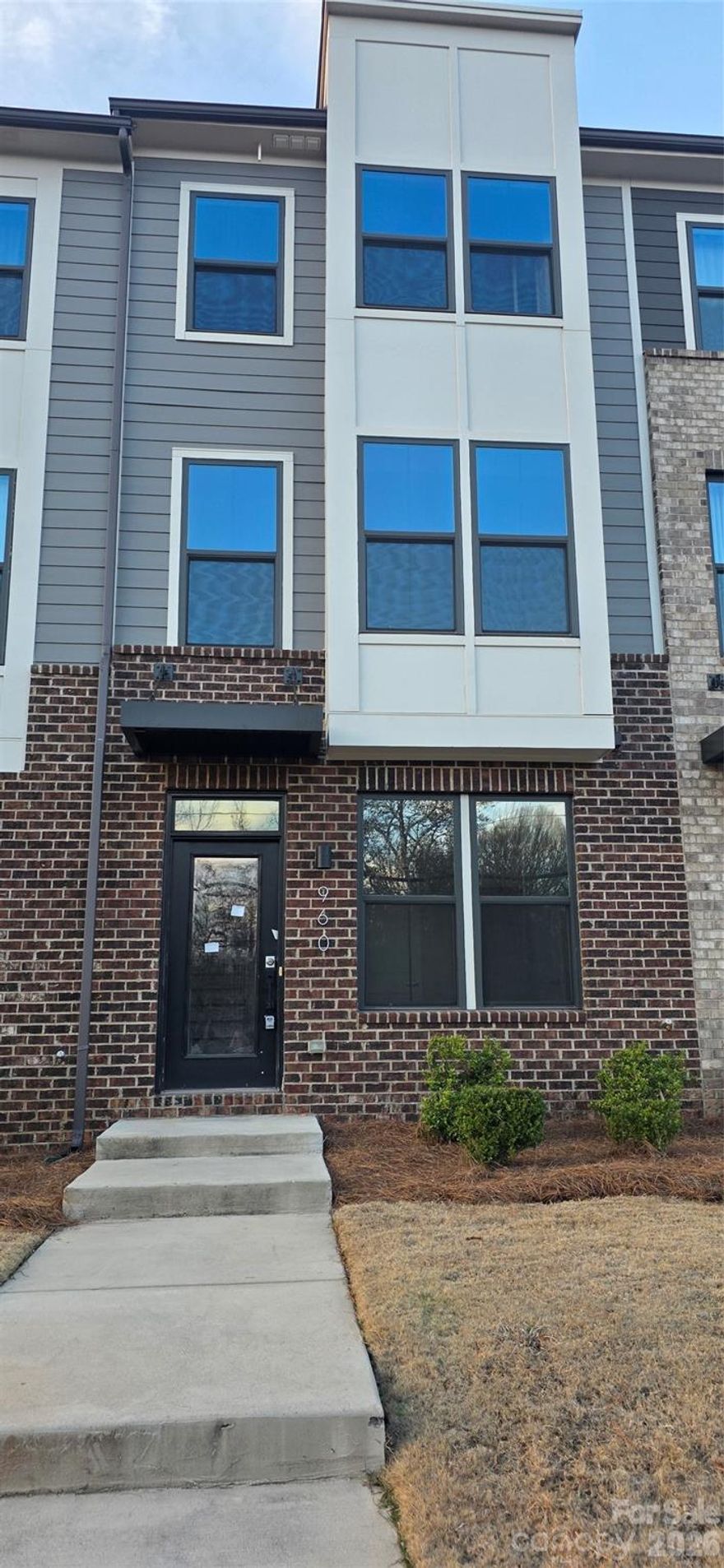 Welcome to this cozy four-level townhome in the desirable Wendover Green community offering 3 story living space. Features 3 bedrooms, 3.5 baths, and an open-concept main level with spacious living, dining, and kitchen areas. Featuring an upper-level retreat with rooftop terrace access. Conveniently located near shopping, dining, and major roadways with easy access to Uptown, SouthPark, and Cotswold.