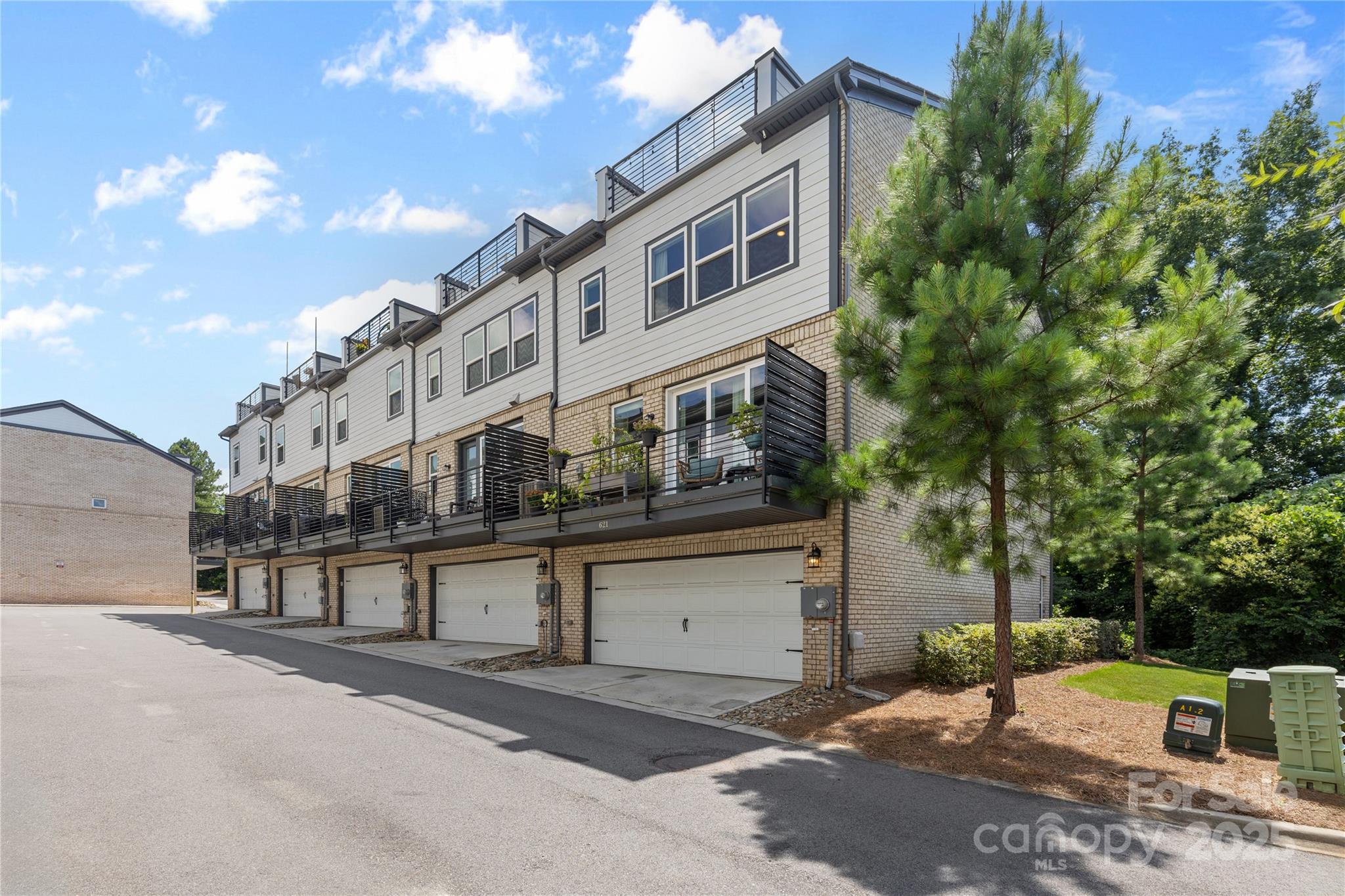 621 Tudor Park Way