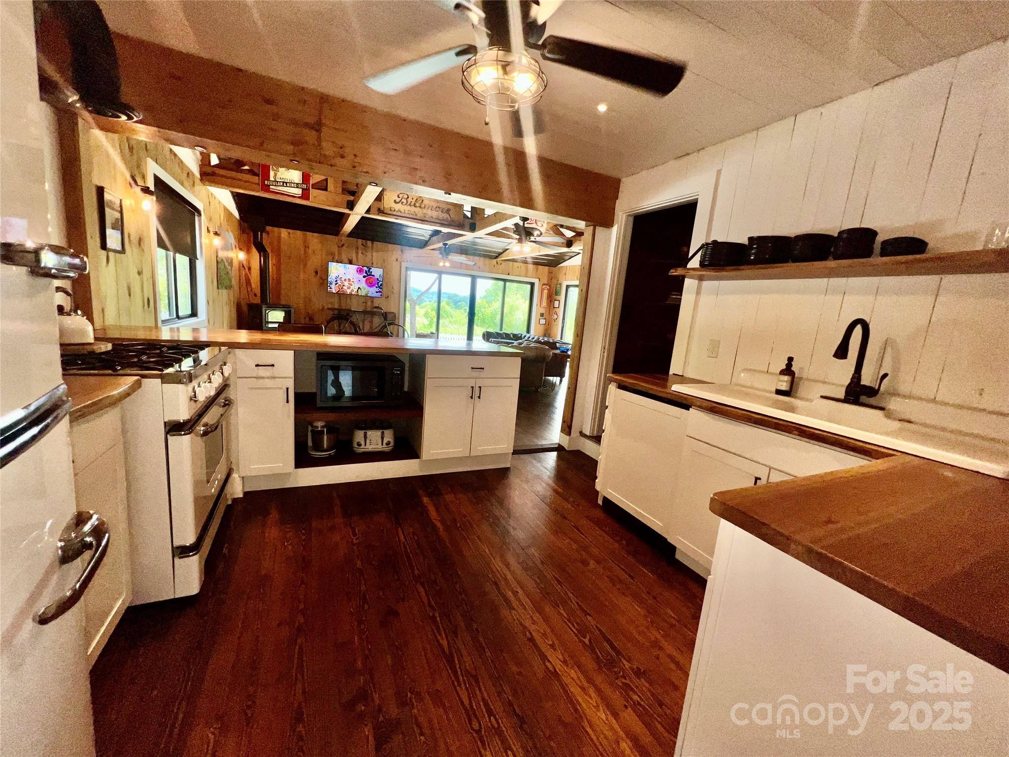 668 Old Hendersonville Highway