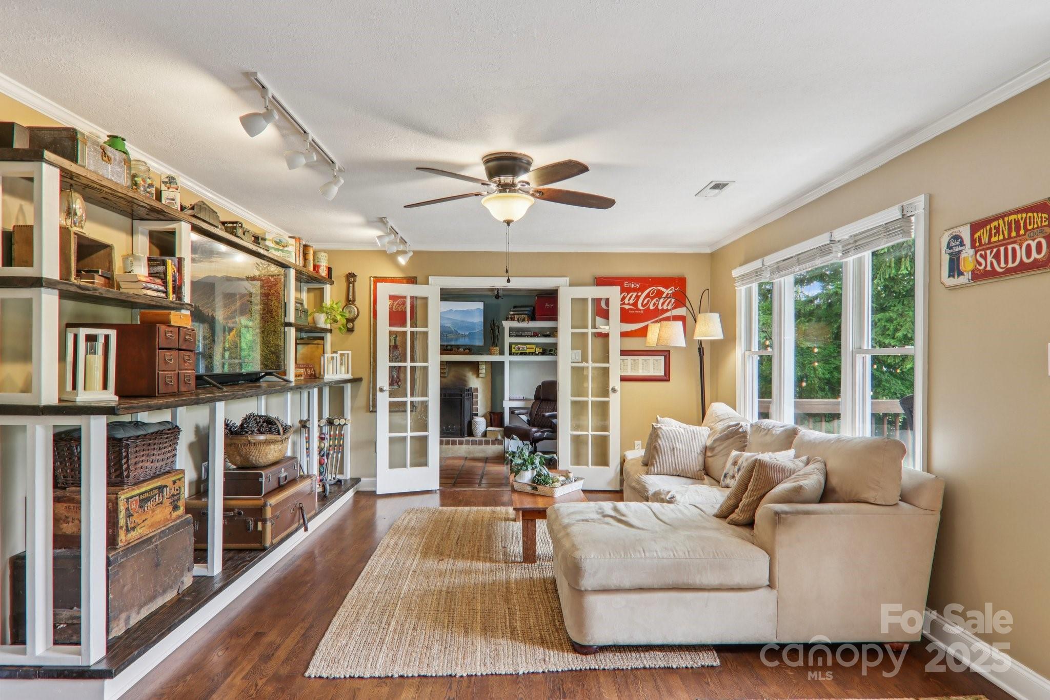 416 S Cherokee Avenue