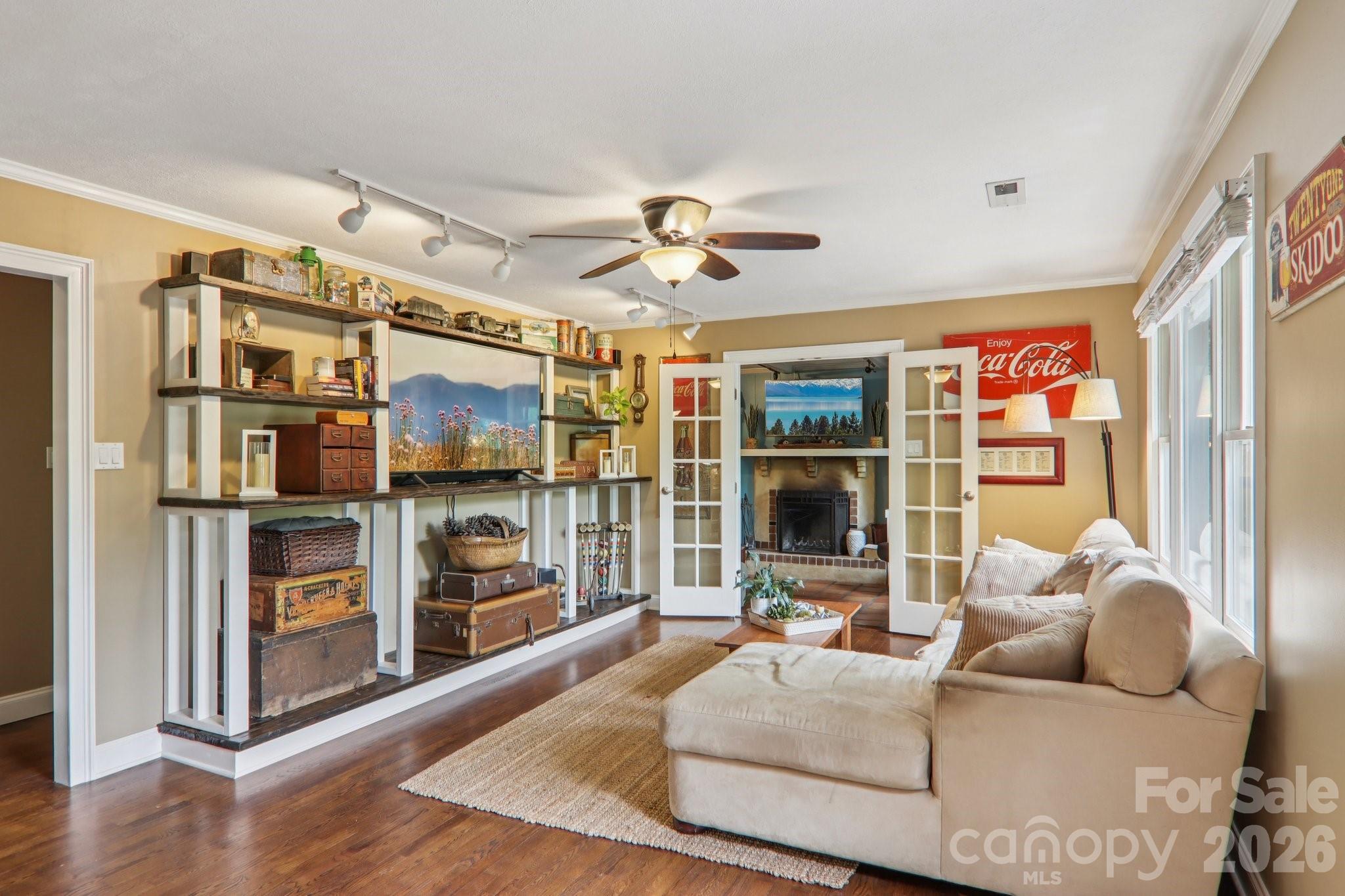 416 S Cherokee Avenue