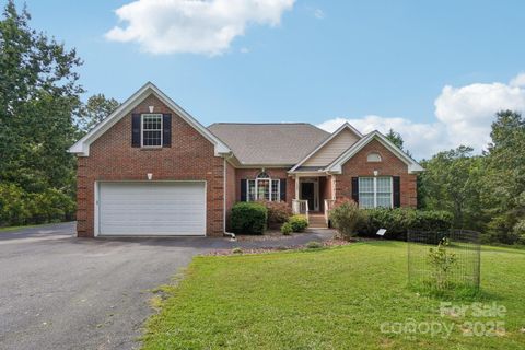 1025 Highland View Lane Mill Spring NC 28756