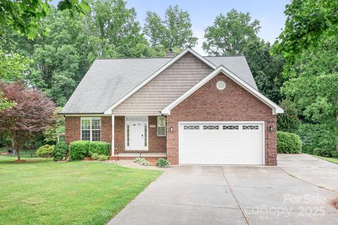 2695 Queens Road Lincolnton NC 28092