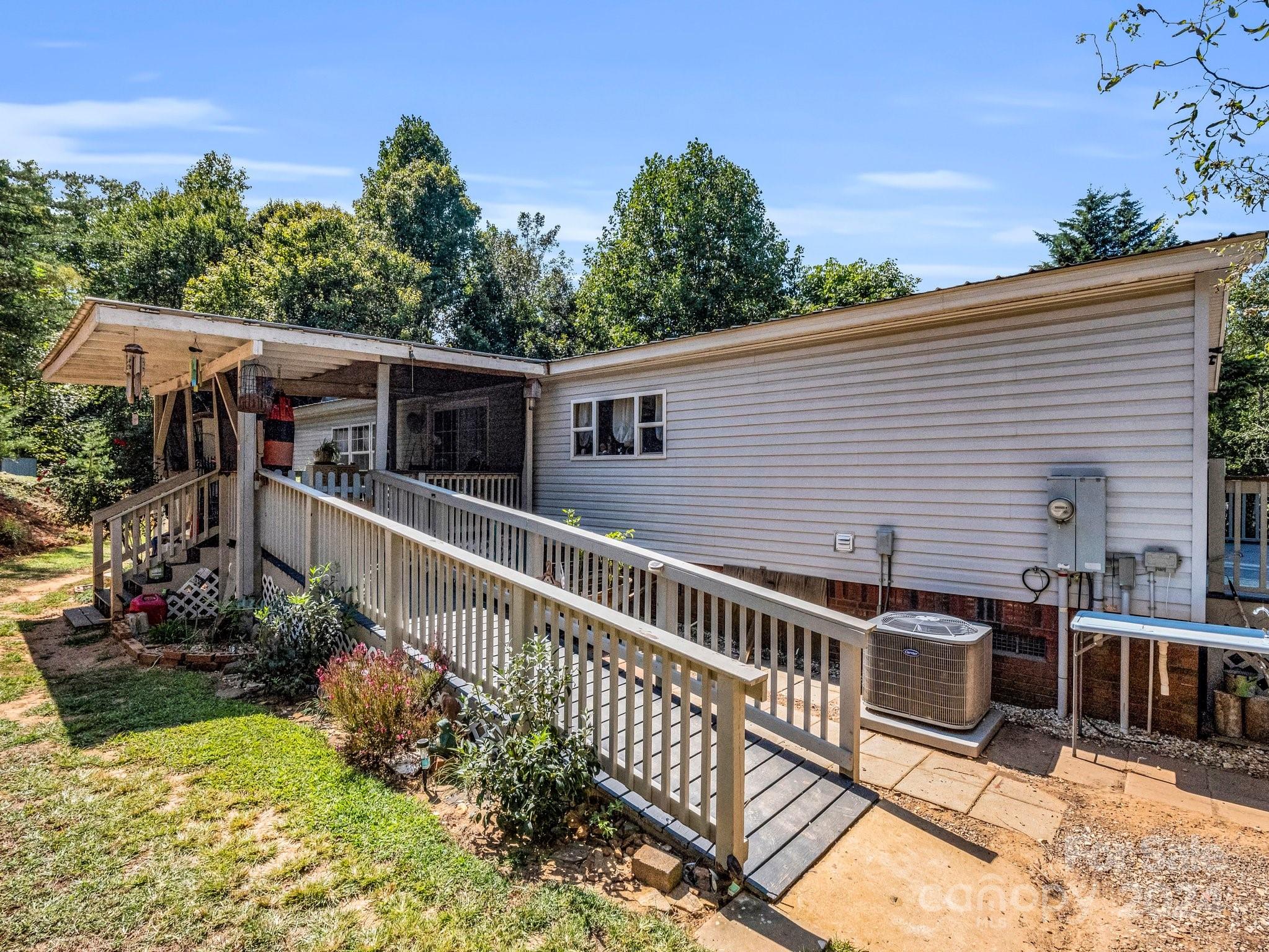 282 Reagan Lane
