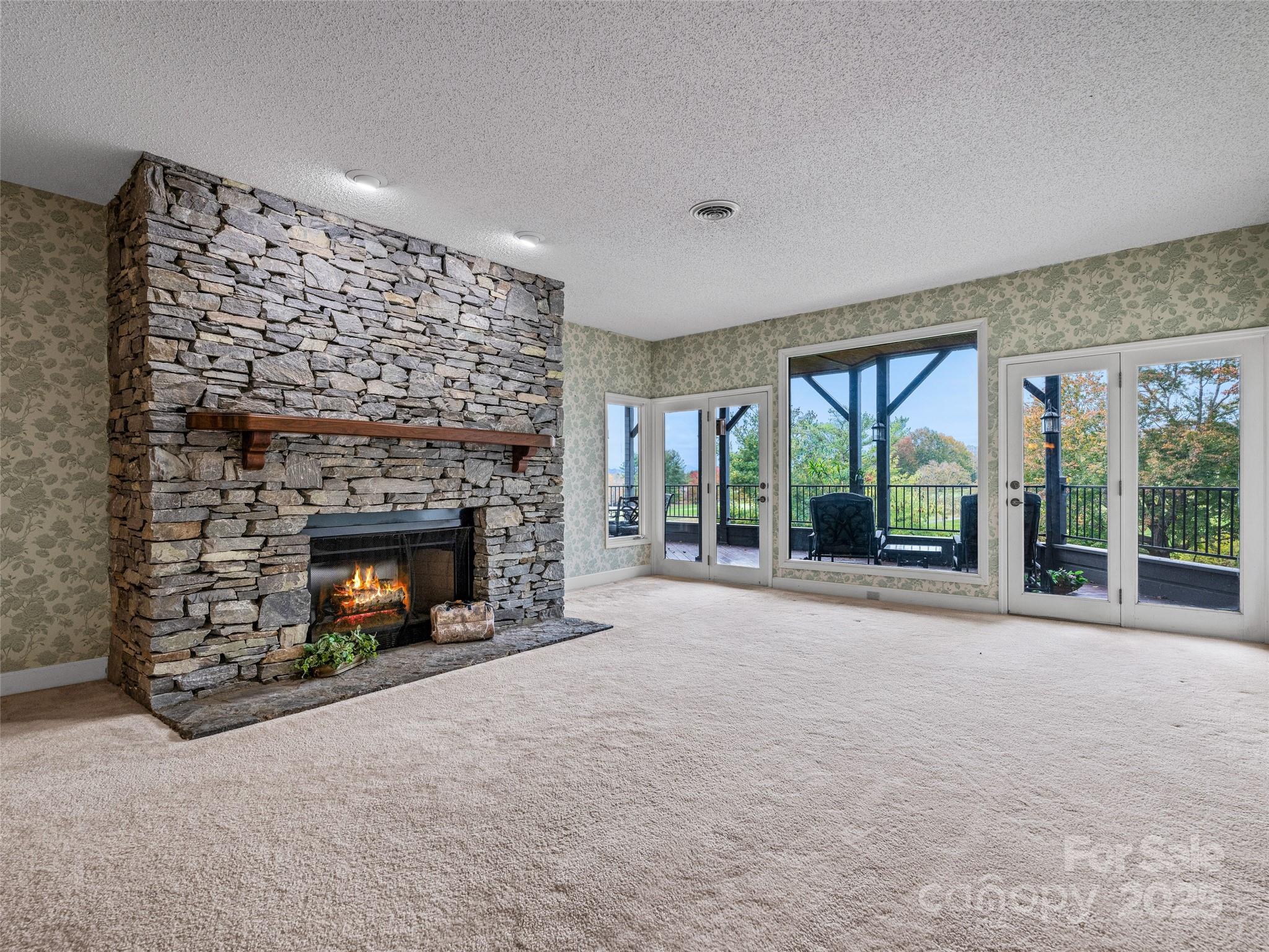 400 Charlotte Street 802