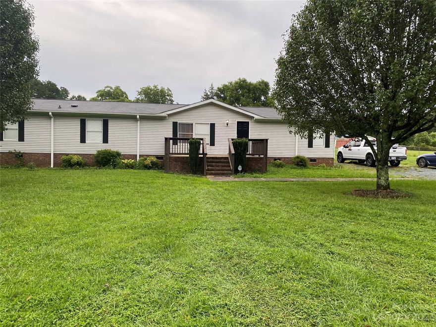 Country living in this spacious, 4 bedroom and 2 bathroom manufactured home on a 1.18 acre lot!