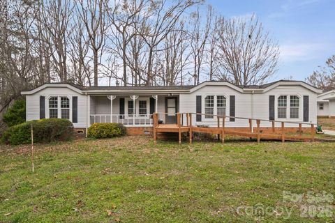 Photo of 1015 Southwood Drive, Clover, SC 29710 (MLS # 4354202)