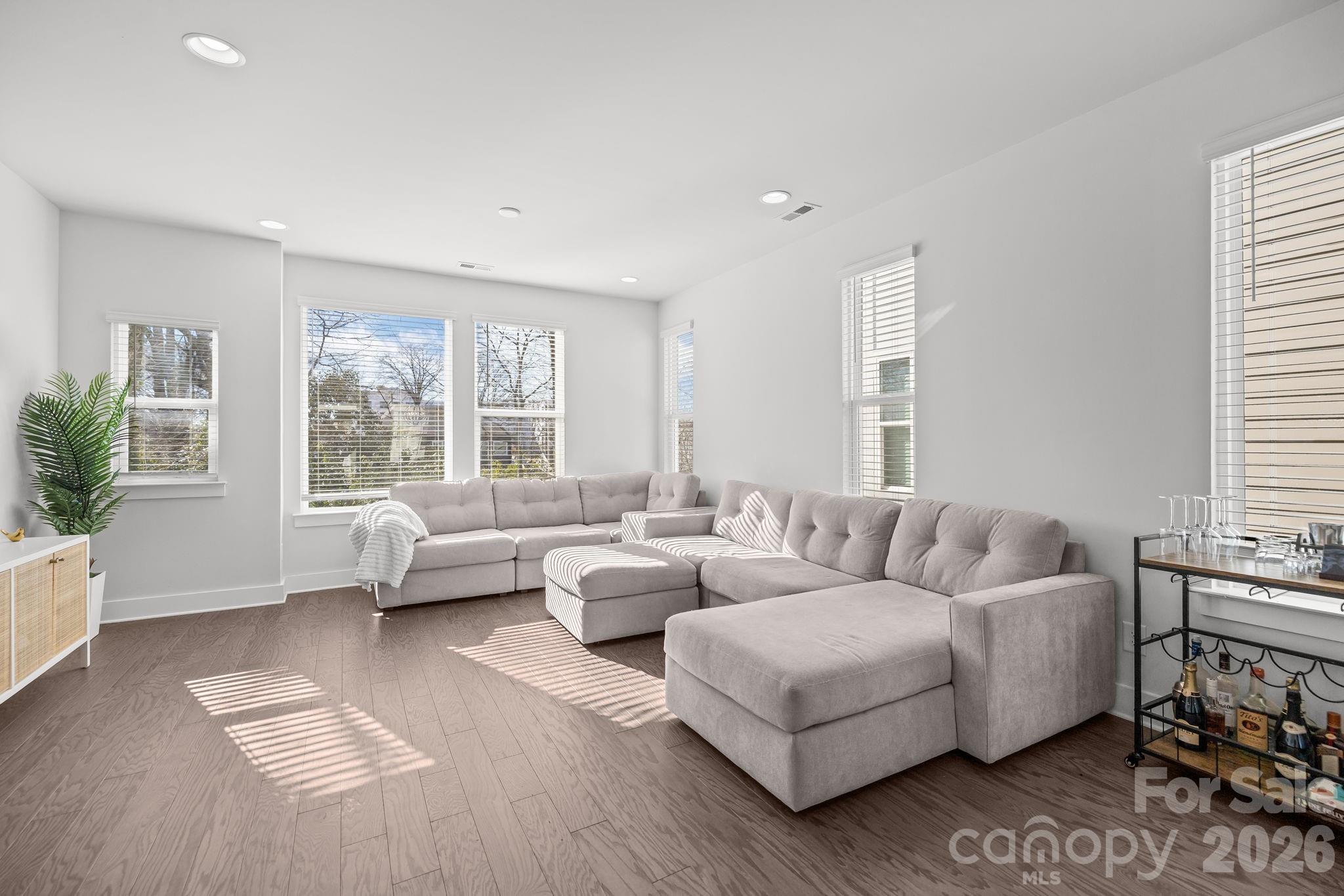 LOSO Terraces - Residential