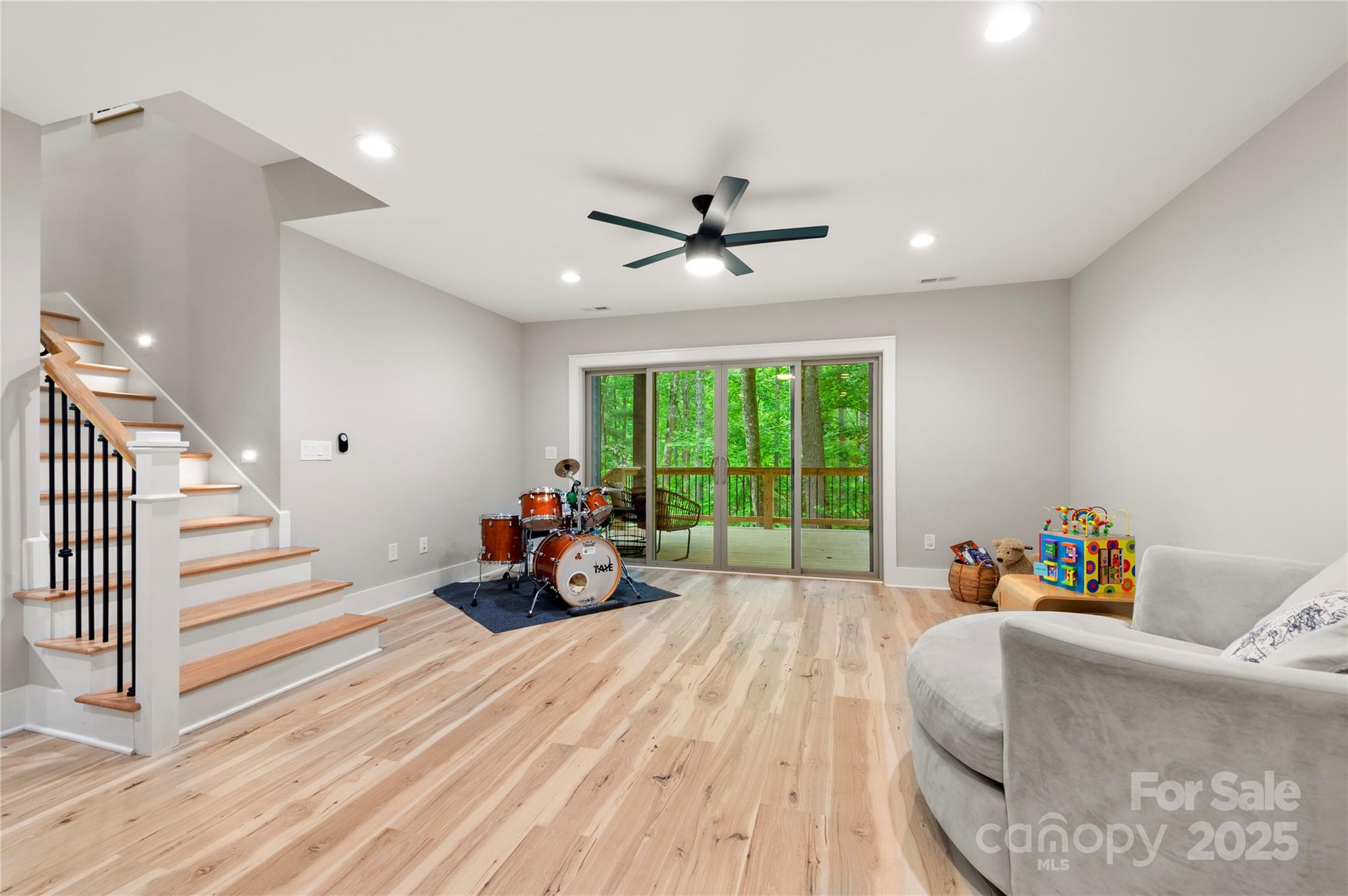 Pinnacle Falls - Residential