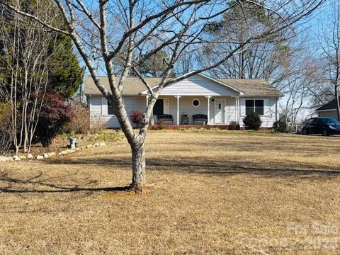 Photo of 431 Island Cove Road, Norwood, NC 28128 (MLS # 4344858)
