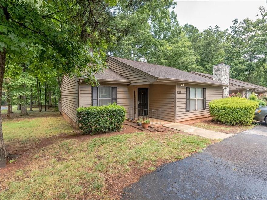 Fantastic opportunity to own in Ft Mill! One level condo with 2 bedrooms and 2 full bathrooms. Open floor plan
with large bedrooms. Master has master bathroom & walkin closet. Large deck out back with trees behind. Storage shed. Close to I77 and shopping. 20 minutes to Charlotte & airport. Ft Mill schools and low SC taxes!
Home Warranty is provided through Choice Home Warranty. Home does need some cosmetic TLC. HOA provides
exterior maintenance and landscaping!