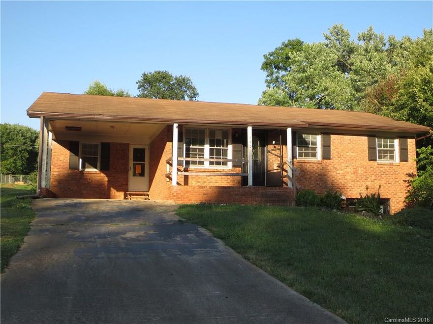 Property is owned by US Dept. of HUD. Case # 381-827275, UI (uninsurable), subject to appraisal. Seller, its agents and/or assigns make no representations or warranties as to property condition. HUD Homes are sold “As-Is.” Pre-1978 properties to include LBP Notices. Buyer and their agent to verify all information including schools, SF, and all systems. Seller may contribute up to 3% for buyer’s closing costs, upon buyer request when bid is submitted. EQUAL HOUSING OPPORTUNITY.